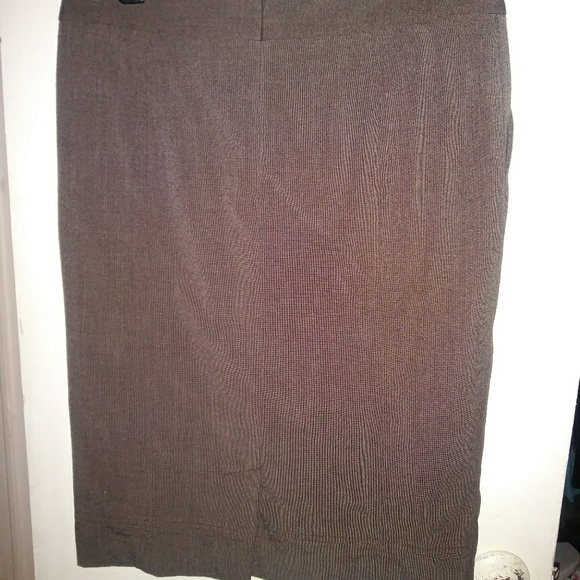 Brown Pencil Skirt w/ side pockets - Picture 3 of 4